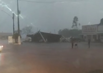 Temporal com vento forte destrói posto de combustíveis em cidade do Piauí